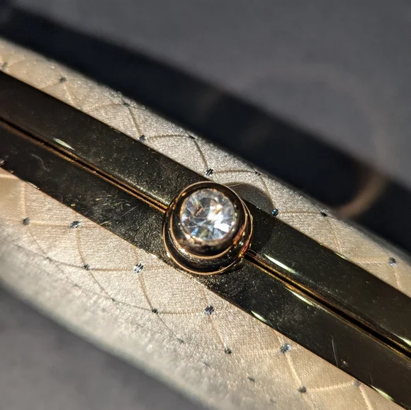 VINTAGE Diamond Pattern Handbag - Picture 2 of 8